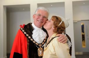 Former councillor and Havant mayor Gerald Shimbart is given a peck on the cheek by his wife, and mayoress, Elaine Shimbart. Picture: Ian Hargreaves (121614-3)  Read more at: https://www.portsmouth.co.uk/news/politics/tributes-paid-to-lovely-havant-councillor-and-tailor-gerry-shimbart-who-has-died-aged-74-1-8824696
